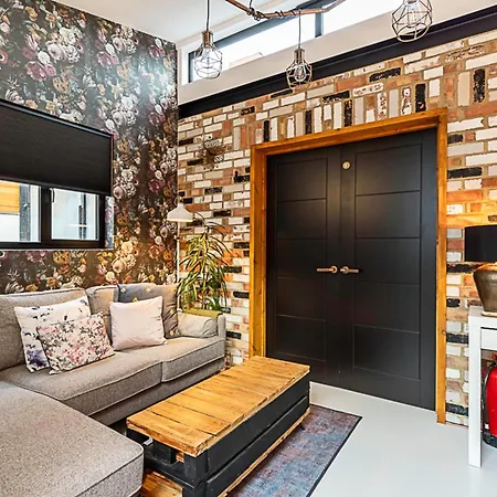 Scarlett Heart Studios In Golders Green